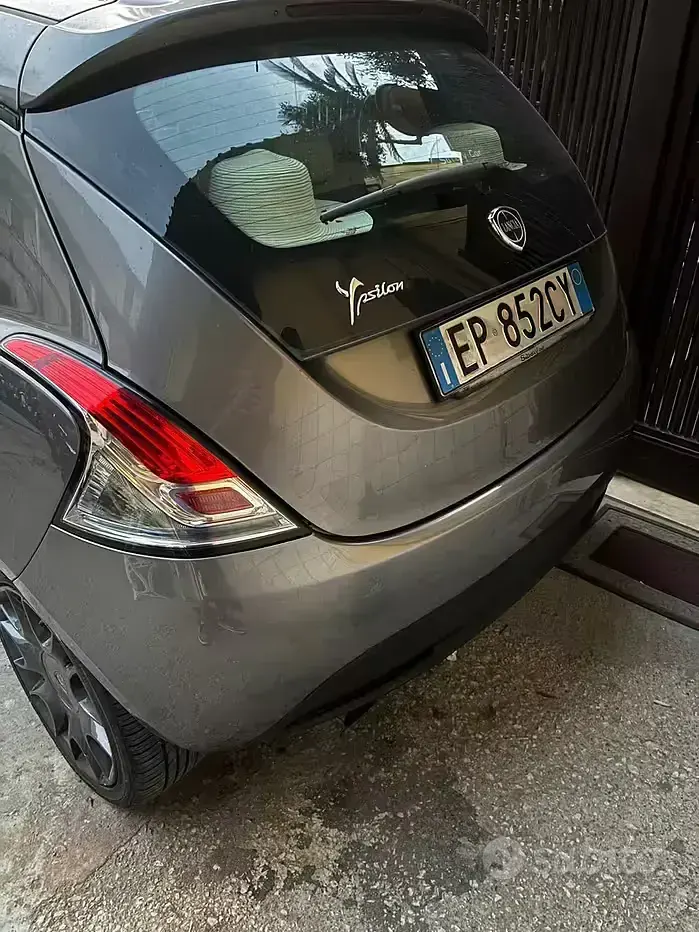 Usata Lancia Ypsilon 69 CV (50 kW) 2013 Grigio Utilitaria