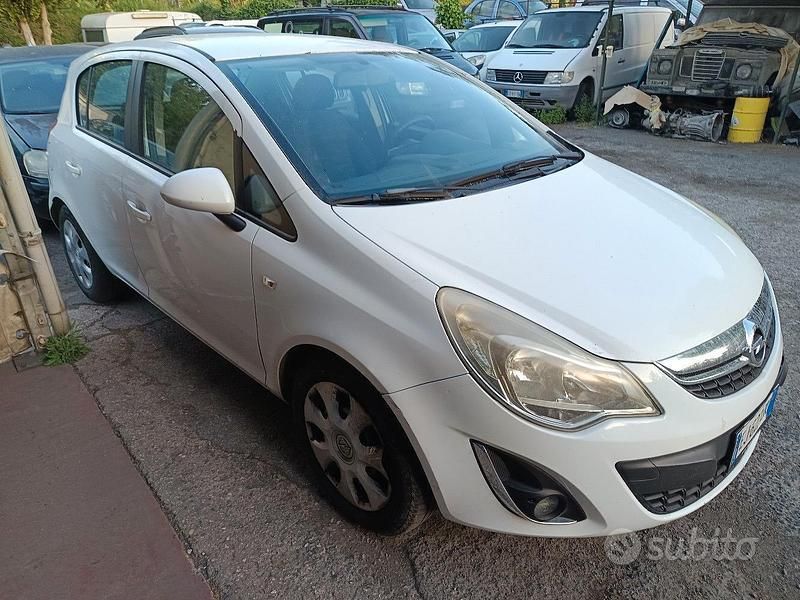 Usata Opel Corsa 75 CV (55 kW) 2012 Bianco Utilitaria