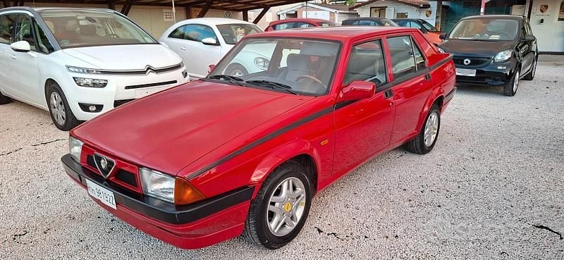 Usata Alfa Romeo 75 120 CV (88 kW) 1991 Rosso Berlina