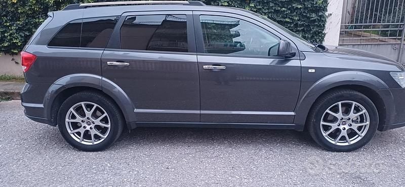 Usata Fiat Freemont 170 CV (125 kW) 2014 Grigio SUV