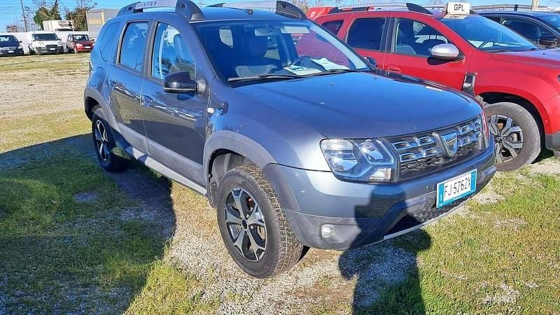 Usata Dacia Duster Lauréate 114 CV (83 kW) 2017 Grigio SUV