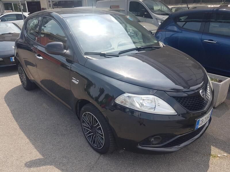 Nero Usata 2020 Lancia Ypsilon Due volumi | 11.700 € (Cara) - Immagine 1/4