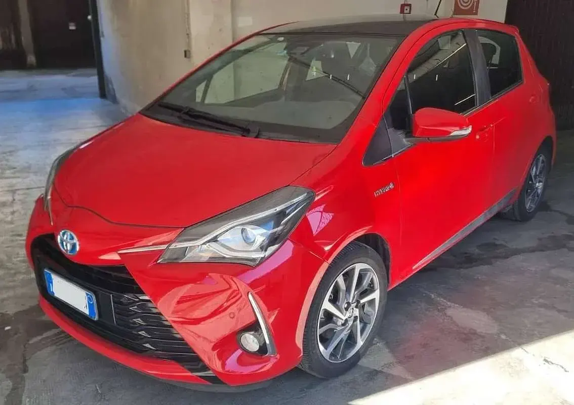 Usata Toyota Yaris Hybrid Style 101 CV (74 kW) 2018 Rosso Berlina