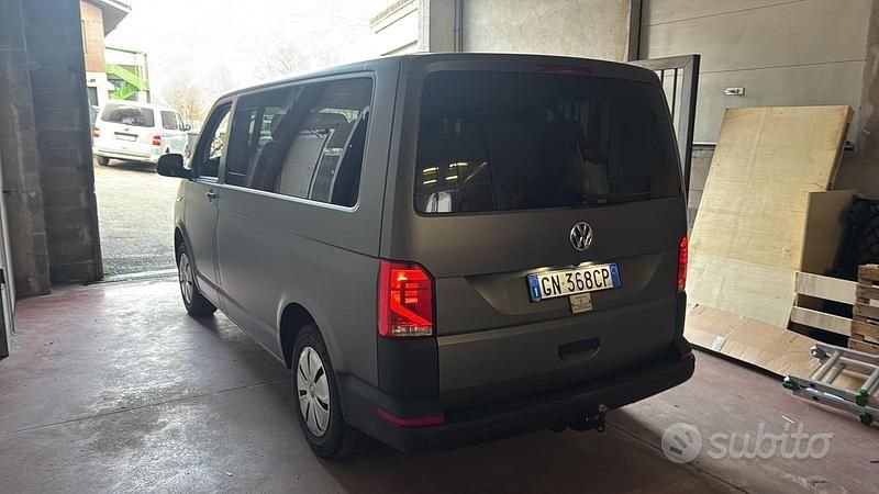 Usata VW Caravelle 150 CV (110 kW) 2023 Giallo Monovolume
