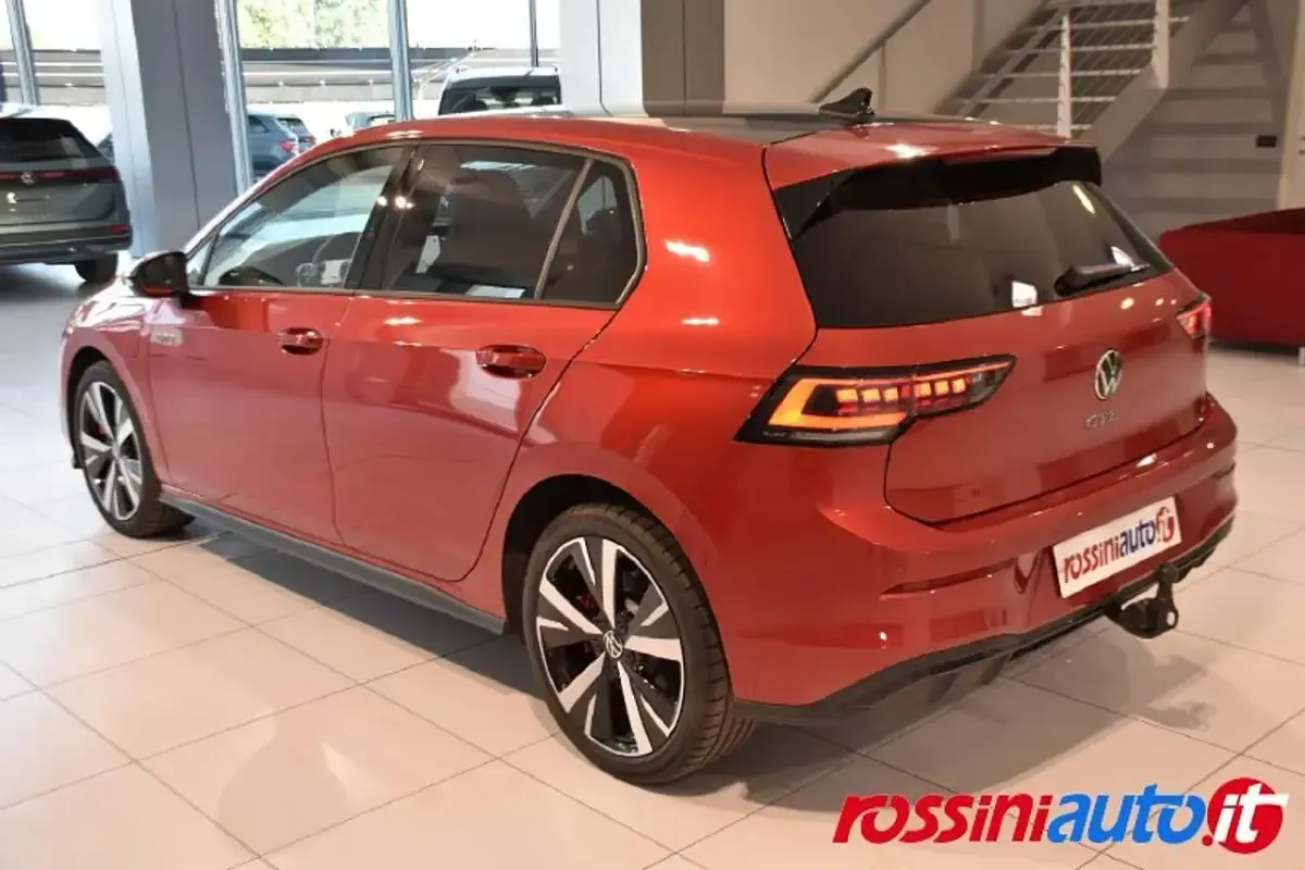 Usata VW Golf VIII Style 272 CV (200 kW) 2025 Kings red tetto nero Berlina