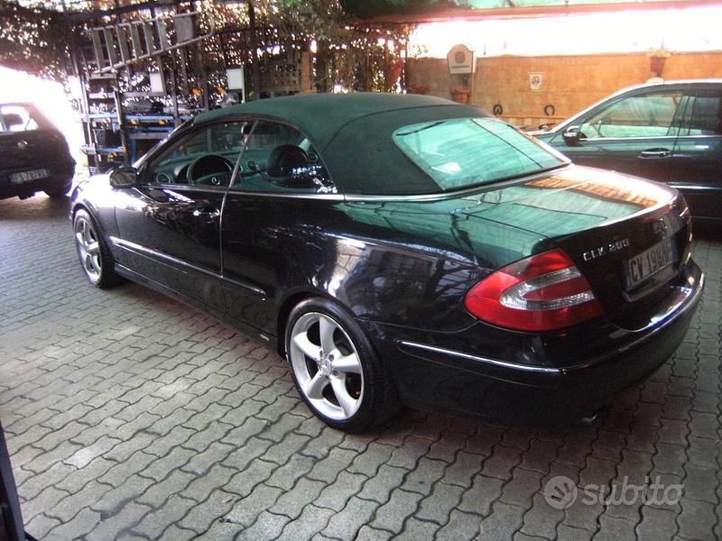 Usata Mercedes CLK200 160 CV (117 kW) 2004 Nero Cabrio