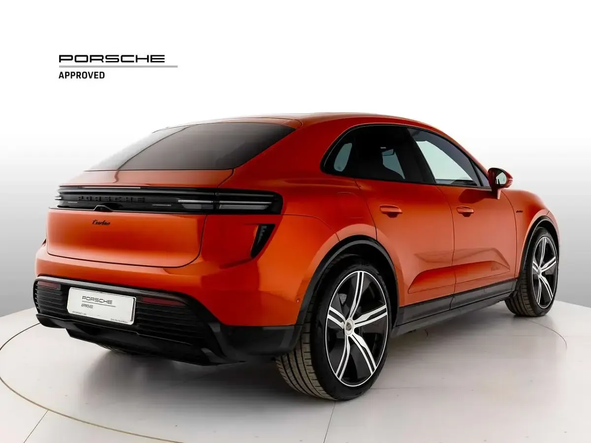 Usata Porsche Macan Turbo 469 kW (639 CV) 2024 Papaya metallizzato SUV