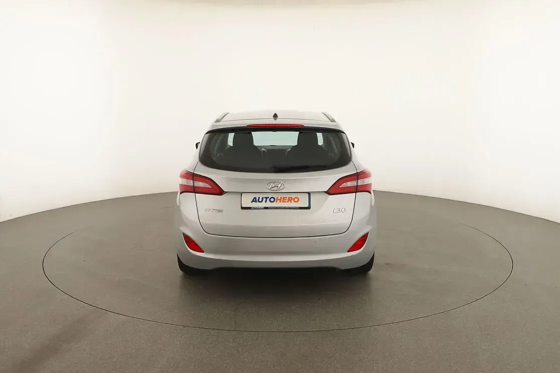 Usata Hyundai i30 Comfort 110 CV (80 kW) 2015 Argento Station wagon
