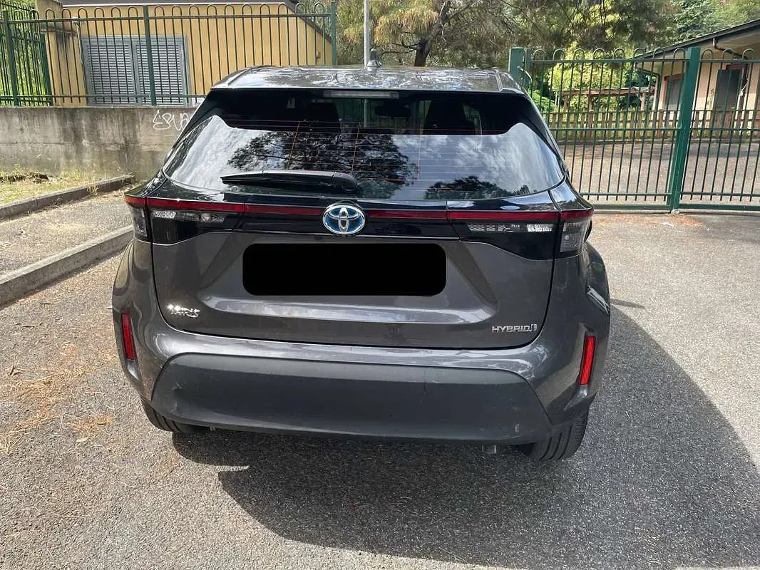 Usata Toyota Yaris Cross Active 92 CV (67 kW) 2022 Grigio SUV