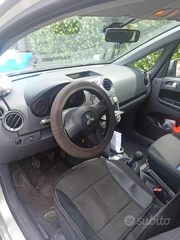 Usata Mitsubishi Colt 55 CV (40 kW) 2008 Grigio Utilitaria