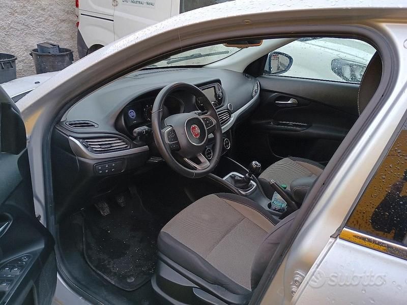 Usata Fiat Tipo Opening Edition 120 CV (88 kW) 2016 Grigio Berlina