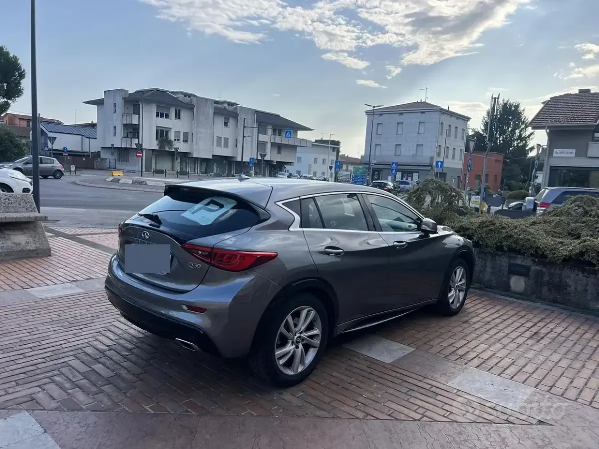 Usata Infiniti Q30 109 CV (80 kW) 2016 Grigio Berlina