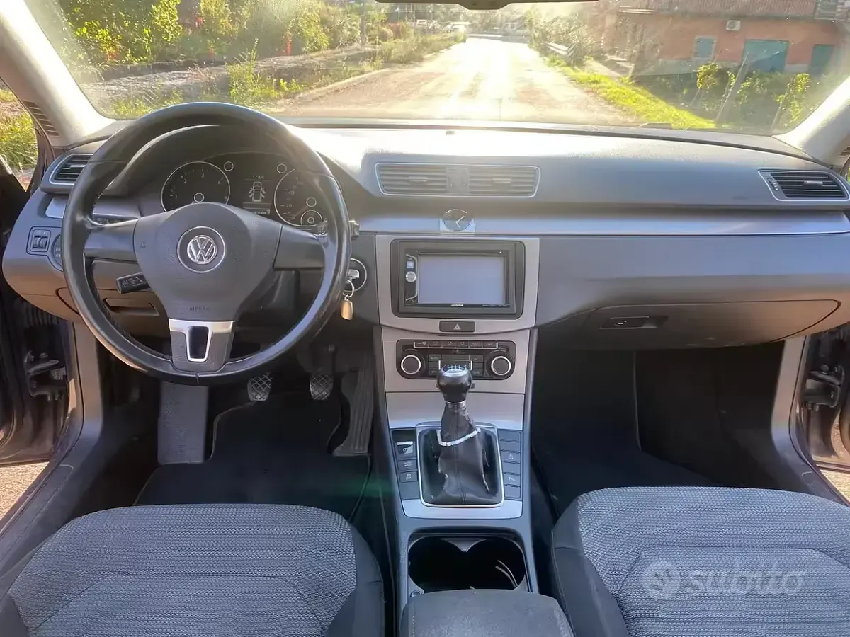 Usata VW Passat 101 CV (74 kW) 2011 Blu Station wagon