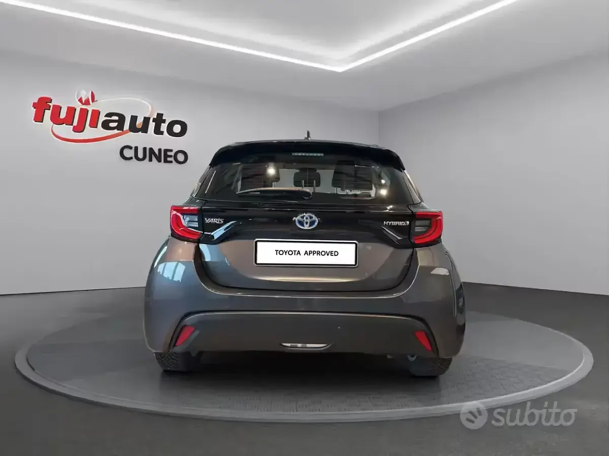 Usata Toyota Yaris Hybrid Trend 116 CV (85 kW) 2022 Dark grey met Utilitaria
