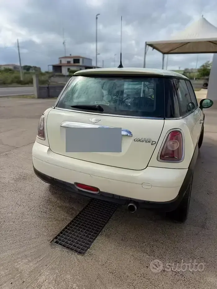Usata Mini Cooper D 109 CV (80 kW) 2007 Bianco Utilitaria