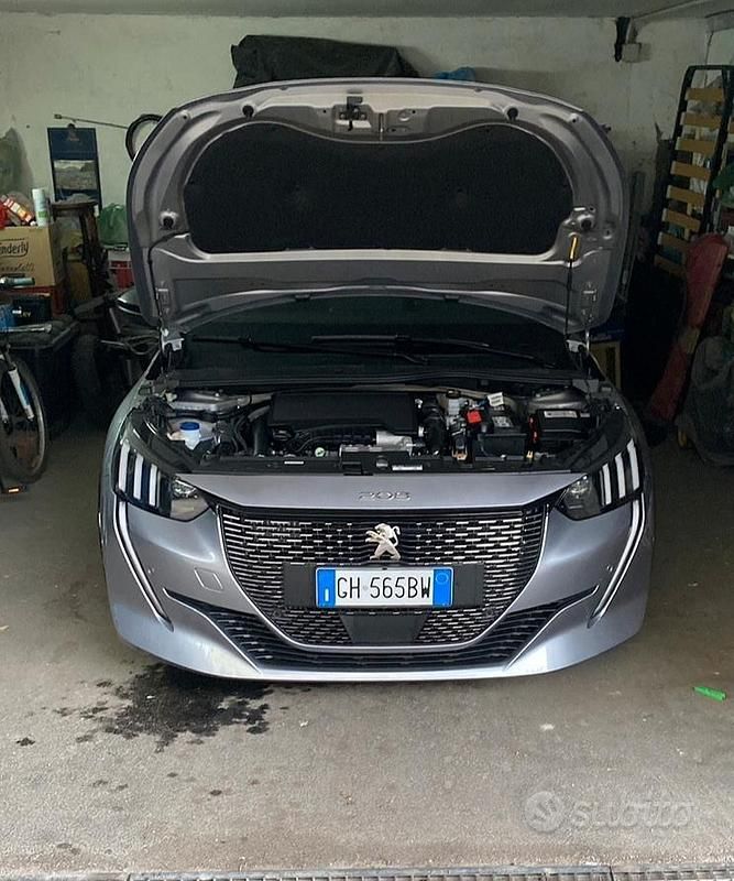Usata Peugeot 208 GT 101 CV (74 kW) 2021 Grigio Utilitaria