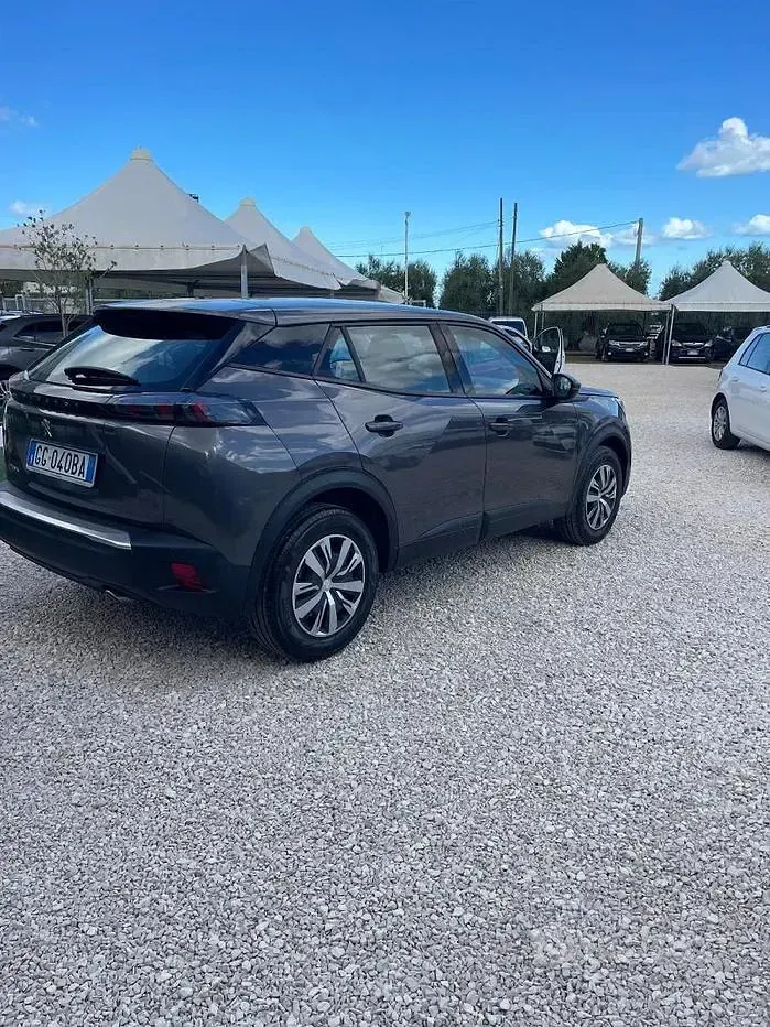 Usata Peugeot 2008 Allure 110 CV (80 kW) 2021 Grigio SUV