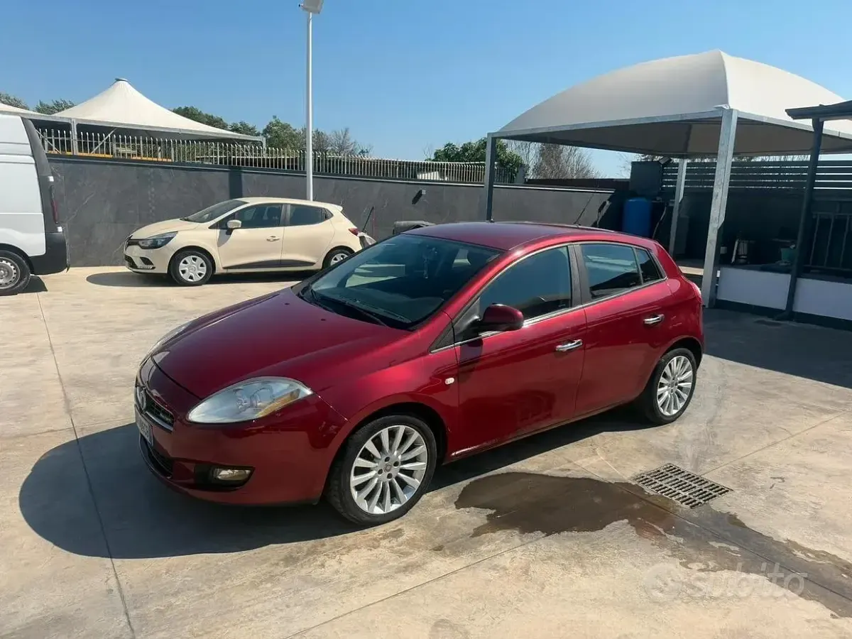 Usata Fiat Bravo Emotion 105 CV (77 kW) 2009 Viola Utilitaria