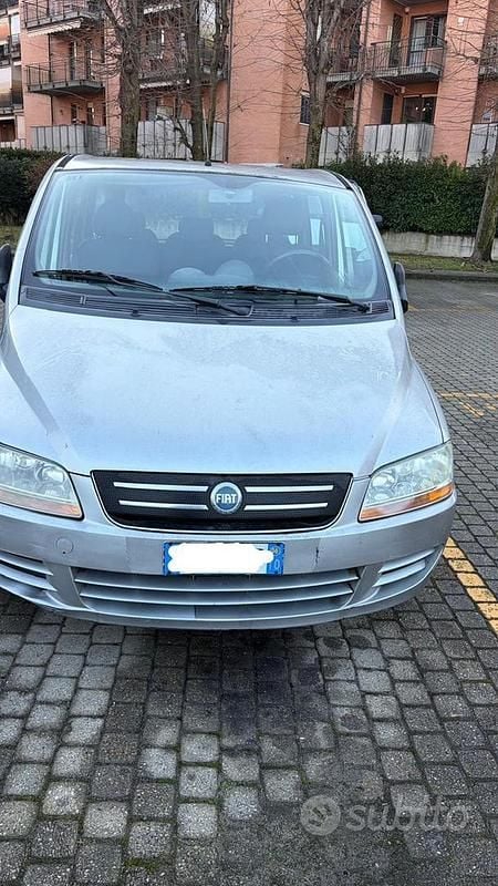 Usata Fiat Multipla 120 CV (88 kW) 2006 Grigio Monovolume