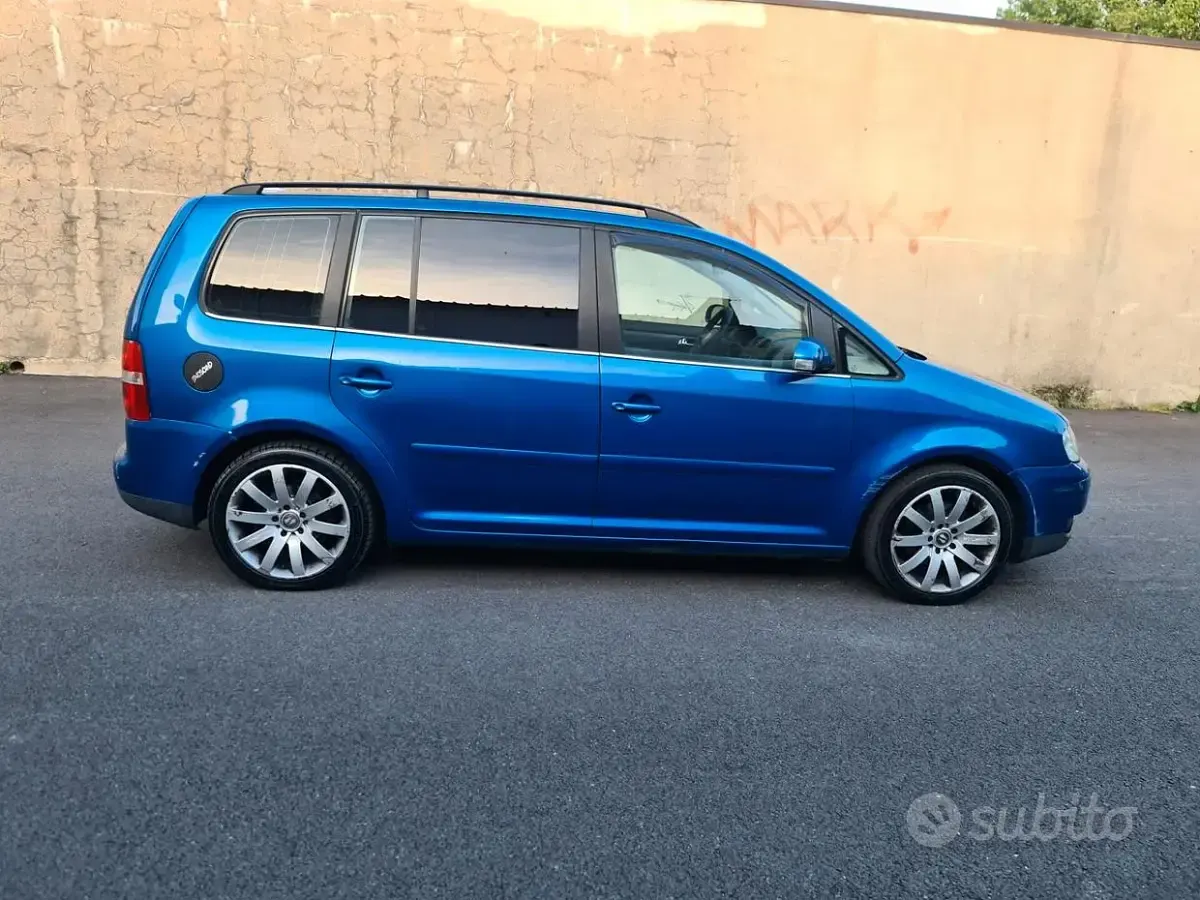 Usata VW Touran Trendline 102 CV (75 kW) 2005 Blu Monovolume