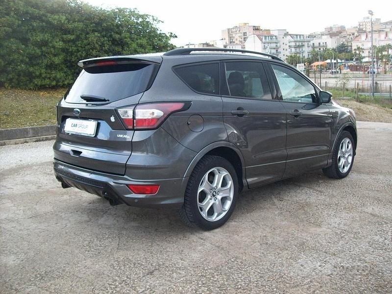 Usata Ford Kuga ST-Line 119 CV (87 kW) 2017 Grigio SUV