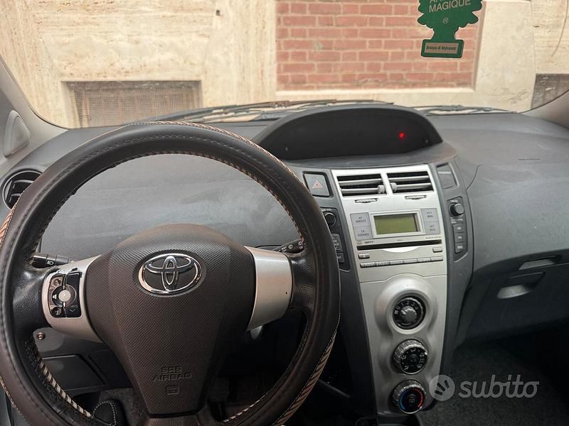 Usata Toyota Yaris 2008 Grigio Utilitaria