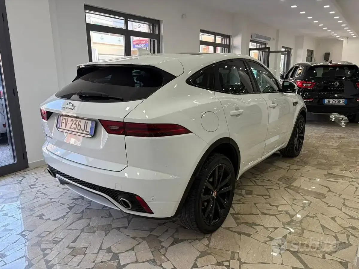 Usata Jaguar E-Pace R-Dynamic 150 CV (110 kW) 2019 Bianco SUV