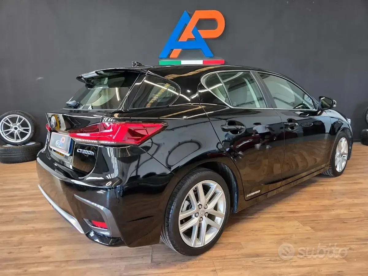 Usata Lexus CT200h Business Edition 99 CV (72 kW) 2018 Nero Berlina