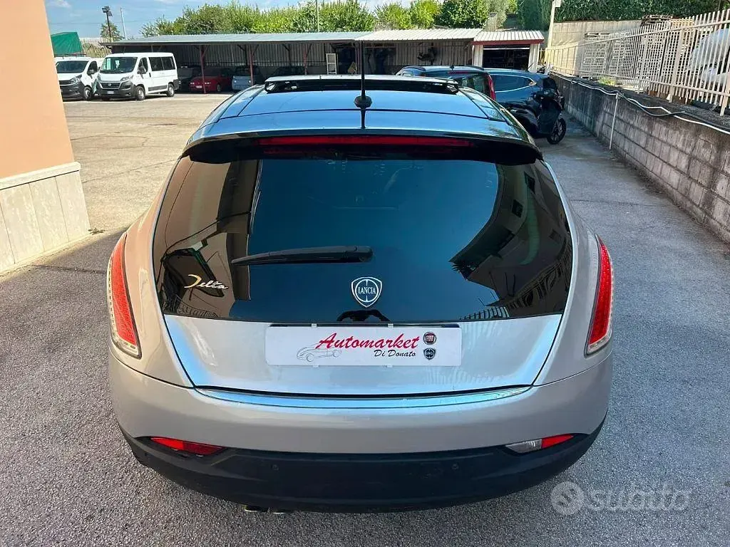 Usata Lancia Delta Platinum 190 CV (139 kW) 2011 Grigio Utilitaria