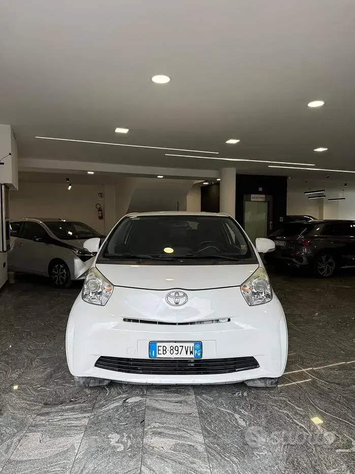 Usata Toyota iQ 68 CV (50 kW) 2010 Bianco Utilitaria