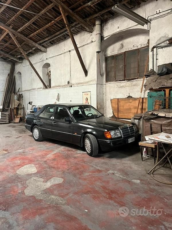 Usata 1991 Mercedes 300 Tre volumi | 4999 € - Immagine 1/3