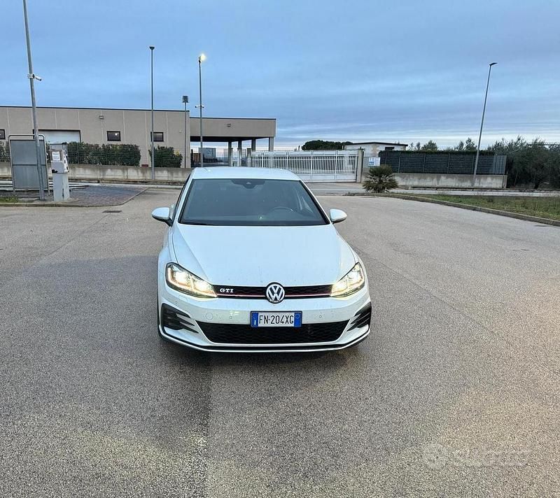 Usata VW Golf VII GTI 230 CV (169 kW) 2017 Berlina