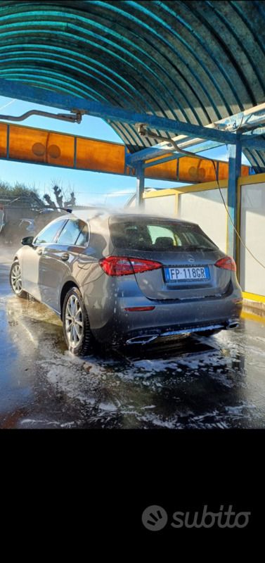 Grigio Usata 2020 Mercedes A180 Due volumi | 21.800 € (Ottimo prezzo) - Immagine 1/4