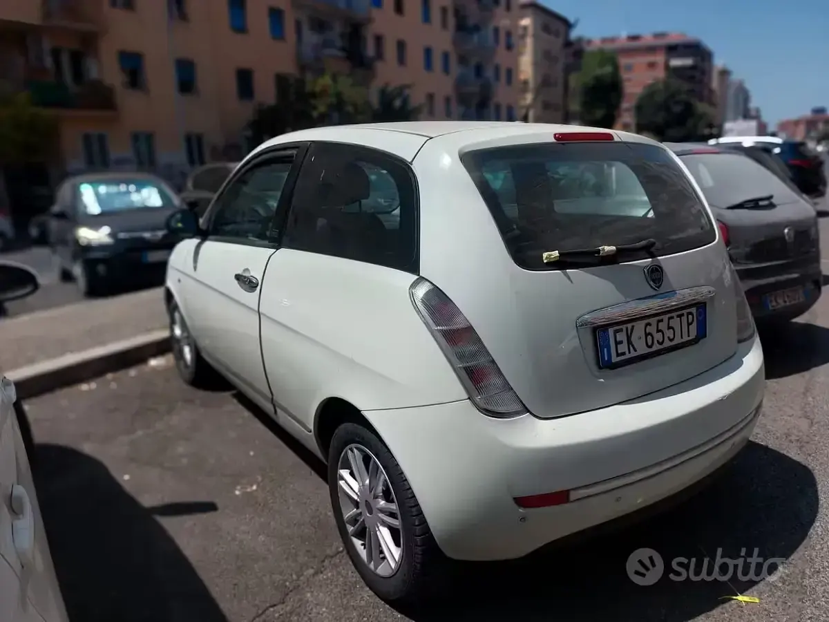 Usata Lancia Ypsilon 75 CV (55 kW) 2011 Bianco Utilitaria