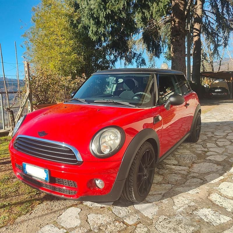 Usata Mini Cooper D 109 CV (80 kW) 2009 Rosso Utilitaria