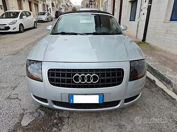 Usata Audi TT Roadster 150 CV (110 kW) 2003 Argento Cabrio