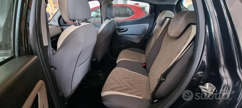 Usata Lancia Ypsilon Gold 85 CV (62 kW) 2015 Nero Utilitaria