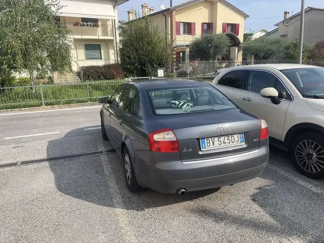Usata Audi A4 Ambiente 131 CV (96 kW) 2001 Berlina