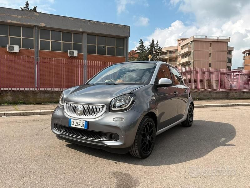 Begagnad Smart ForFour 71 HK (52 kW) 2016 Grå Halvkombi