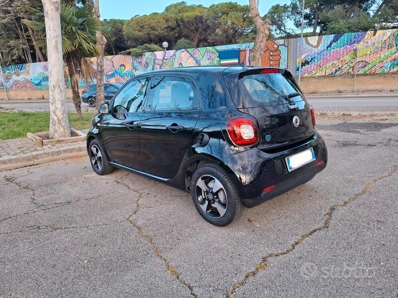Usata Smart ForFour Electric Drive Passion 41 kW (56 CV) 2021 Nero Berlina