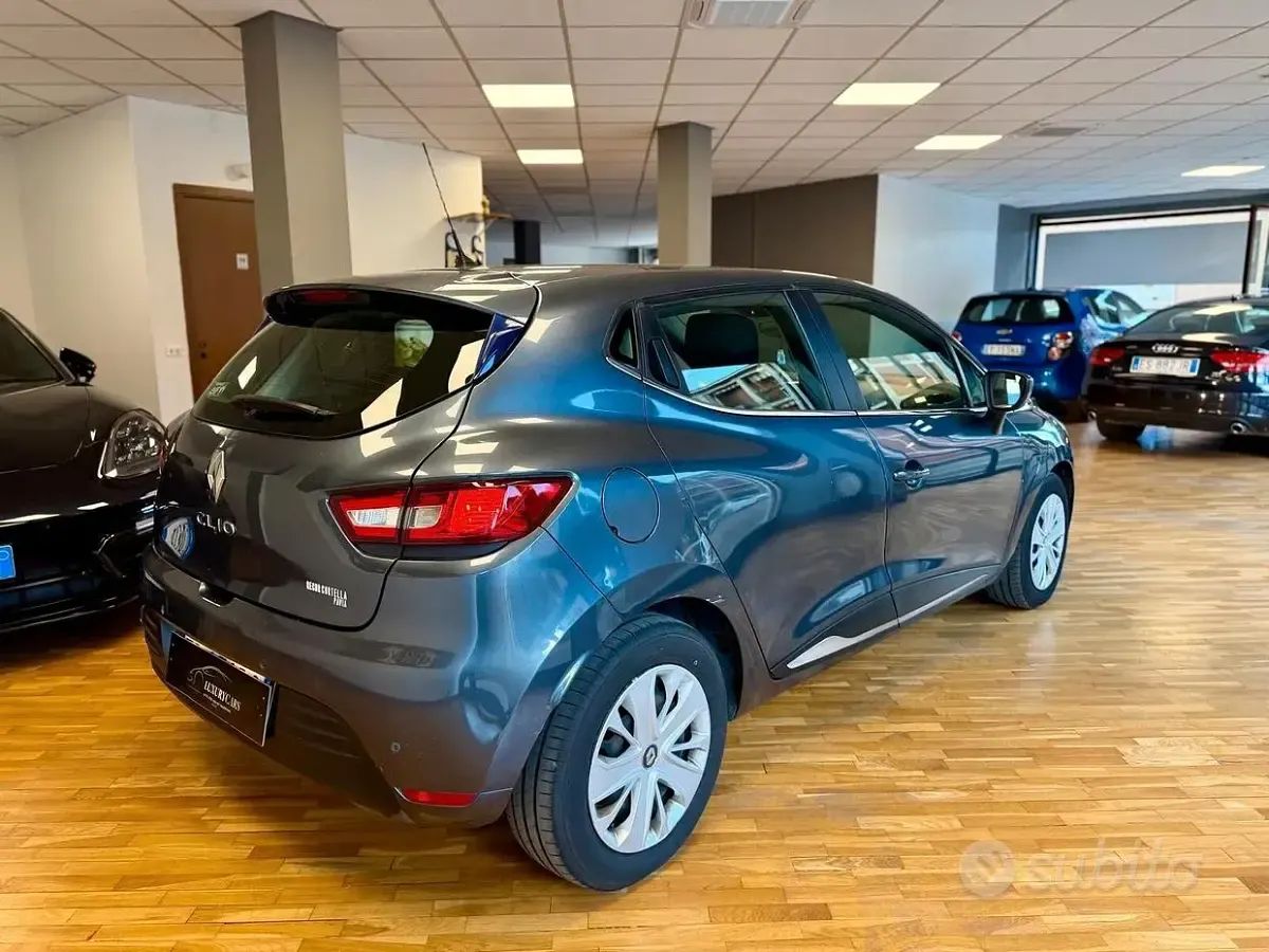 Usata Renault Clio IV Zen 75 CV (55 kW) 2018 Grigio Berlina