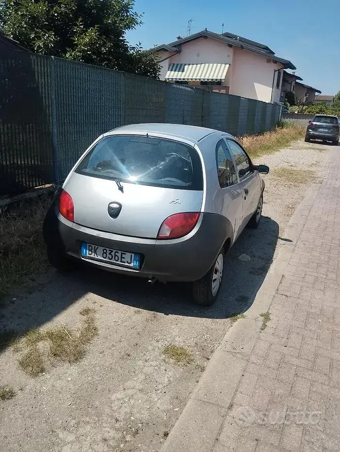 Usata Ford Ka 60 CV (44 kW) 2000 Grigio Utilitaria