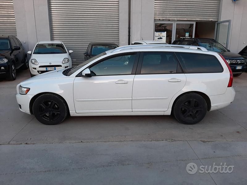Usata Volvo V50 115 CV (84 kW) 2012 Bianco Station wagon