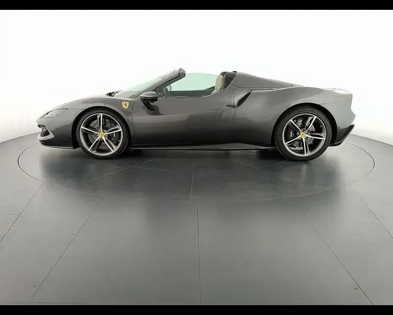 Usata Ferrari 296 663 CV (487 kW) 2024 Grigio Cabrio