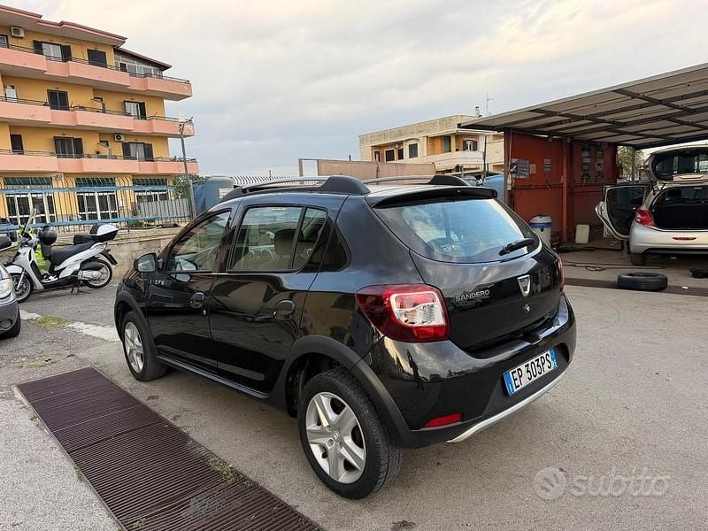 Usata Dacia Sandero Stepway 90 CV (66 kW) 2013 Nero Berlina