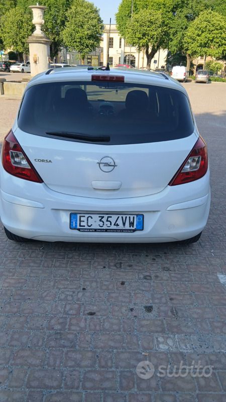 Usata Opel Corsa 86 CV (63 kW) 2012 Bianco Coupé