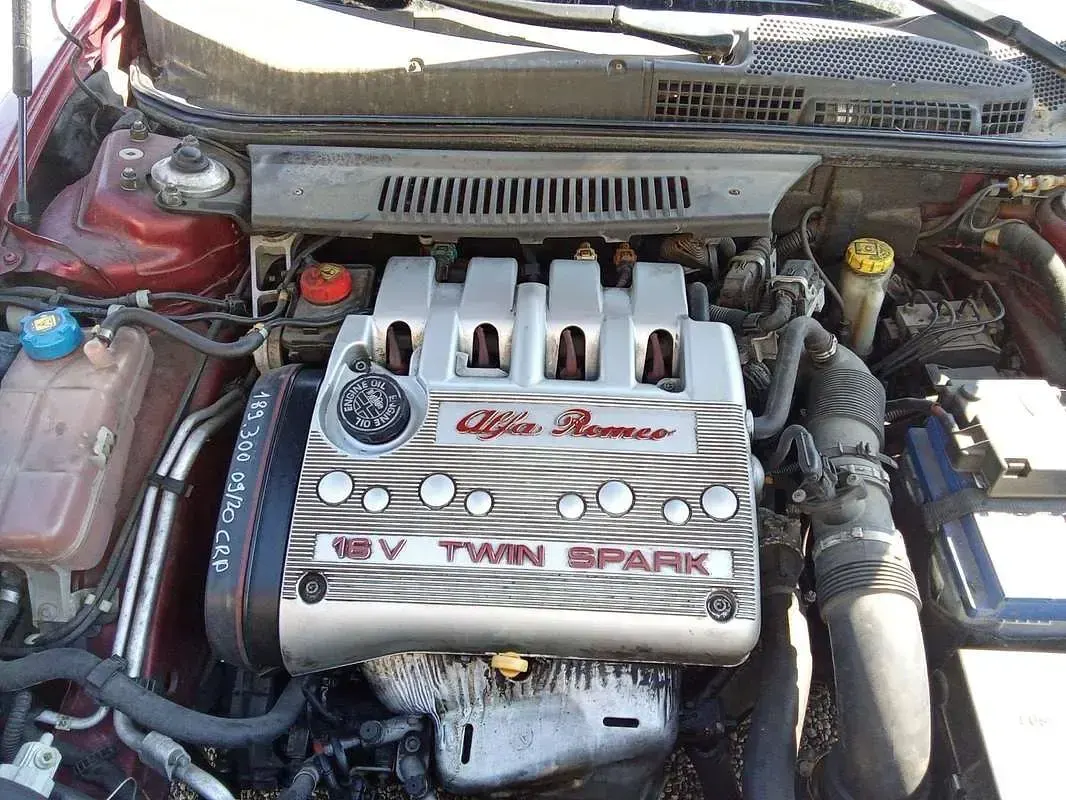 Usata Alfa Romeo 147 Progression 105 CV (77 kW) 2001 Utilitaria