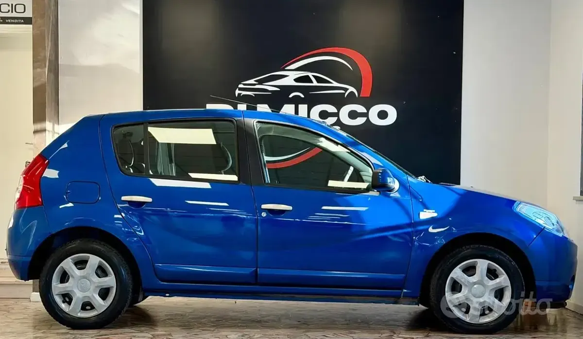 Usata Dacia Sandero Lauréate 75 CV (55 kW) 2009 Blu Berlina