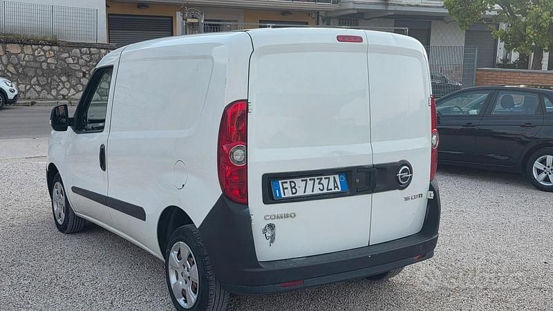 Usata Opel Combo 105 CV (77 kW) 2015 Bianco Monovolume