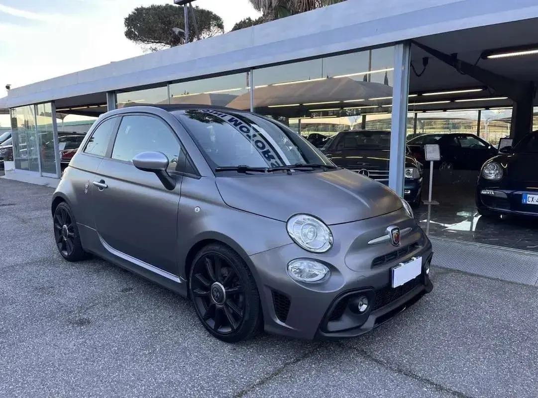 Usata Abarth 595 70th Anniversary 165 CV (121 kW) 2020 Grigio Cabrio